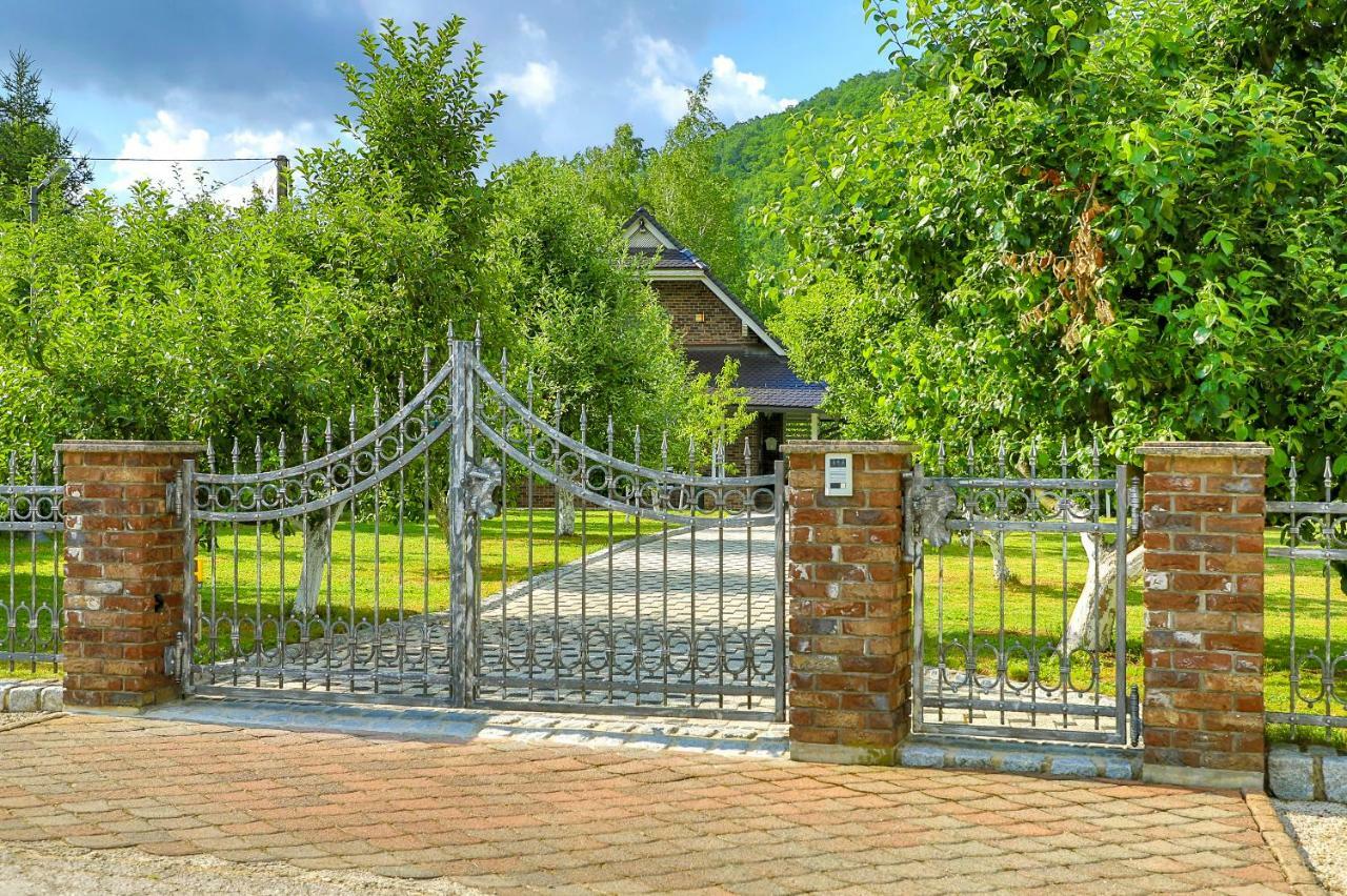 Bihać Holiday Home Villa Sara מראה חיצוני תמונה
